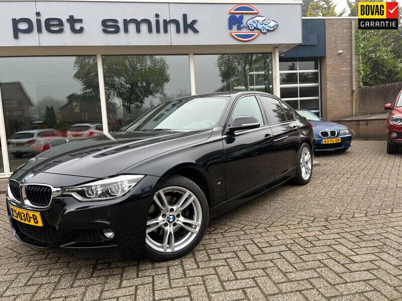Zwart Gebruikt 2016 BMW 330e Executive Sedan | € 19.500 (Eerlijke prijs) - Afbeelding 1/4