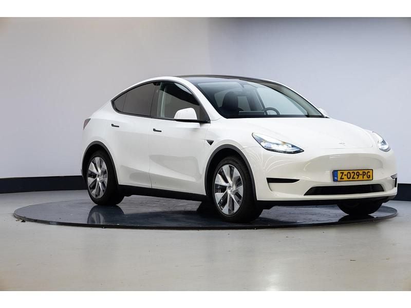 Wit Occasion 2024 Tesla Model Y RWD SUV | € 34.850 (Eerlijke prijs) - Afbeelding 1/4
