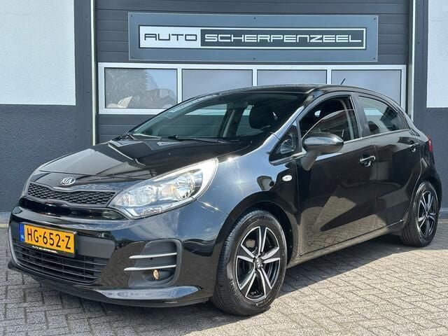 Zwart Gebruikt 2015 Kia Rio Hatchback | € 7.485 (Eerlijke prijs) - Afbeelding 1/4