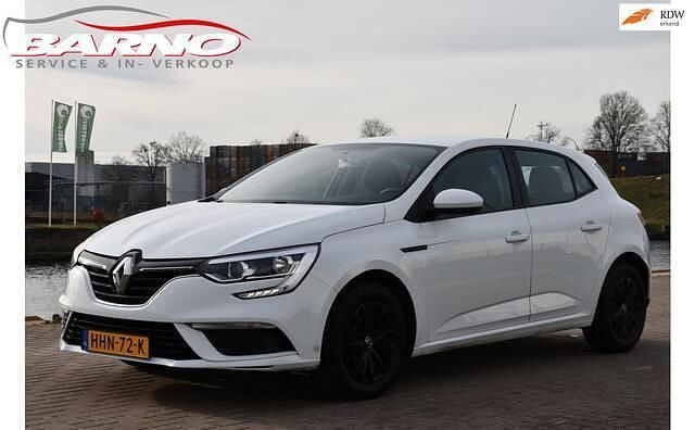 Wit Occasion 2017 Renault Mégane IV Zen Hatchback | € 8.499 (Goede deal) - Afbeelding 1/4