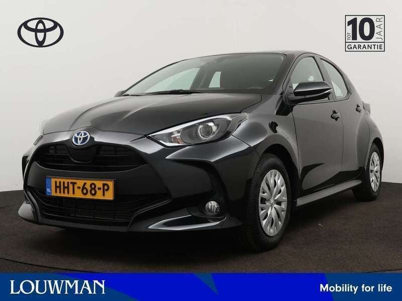 Zwart Gebruikt 2024 Toyota Yaris Hybrid Active Hatchback | € 22.990 (Eerlijke prijs) - Afbeelding 1/3