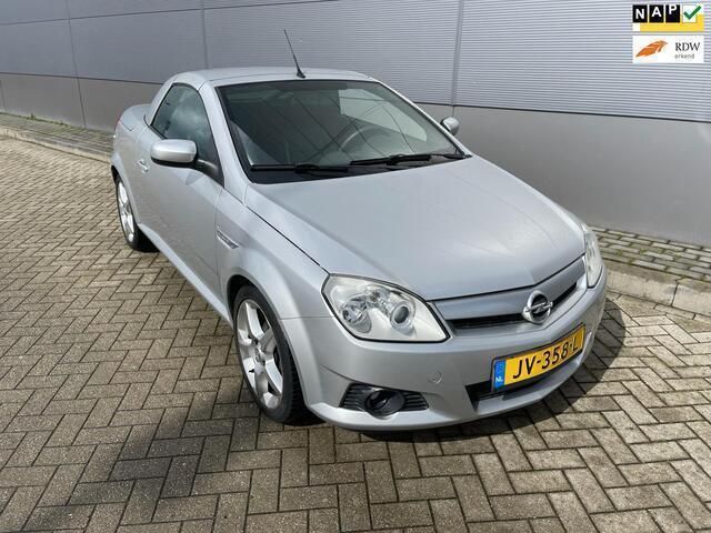 Grijs Gebruikt 2006 Opel Tigra Enjoy Cabriolet | € 1.950 (Eerlijke prijs) - Afbeelding 1/4