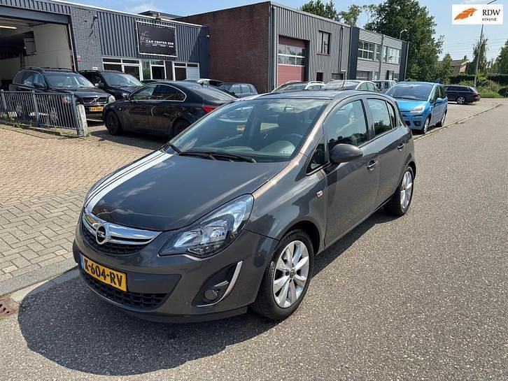 Grijs Occasion 2013 Opel Corsa Selection Hatchback | € 4.750 (Eerlijke prijs) - Afbeelding 1/4