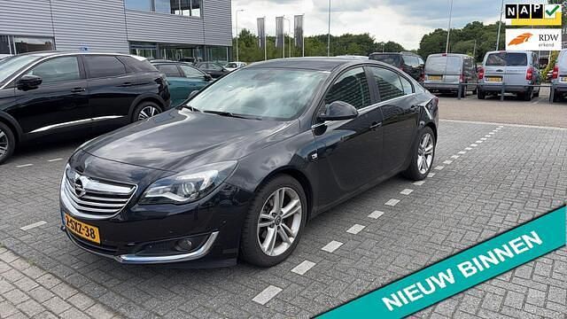 Zwart Gebruikt 2014 Opel Insignia Edition Hatchback | € 6.995 (Eerlijke prijs) - Afbeelding 1/4