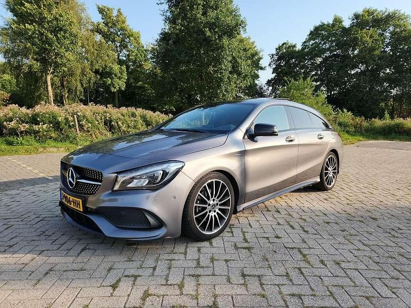Grijs Gebruikt 2017 Mercedes CLA200 Shooting Brake AMG Stationwagen | € 18.900 - Afbeelding 1/4