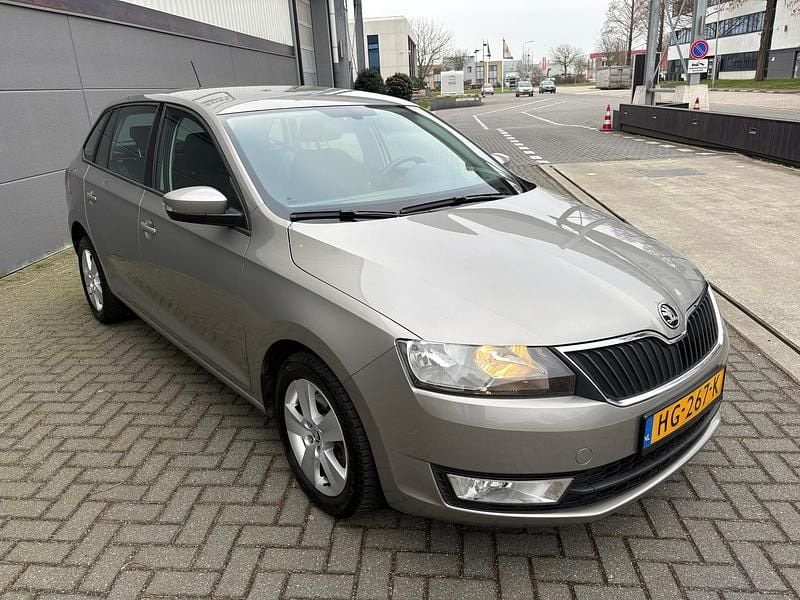 Occasion Skoda Rapid Style 125 PK (91 kW) 2015 Geel Hatchback