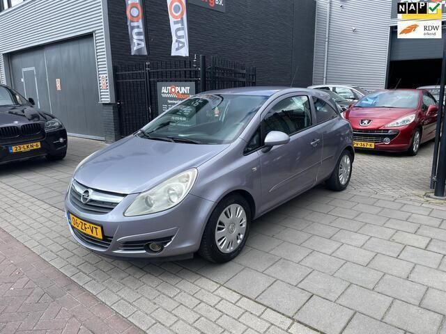 Paars, metallic lak Gebruikt 2008 Opel Corsa Enjoy Hatchback | € 1.999 (Goede deal) - Afbeelding 1/4