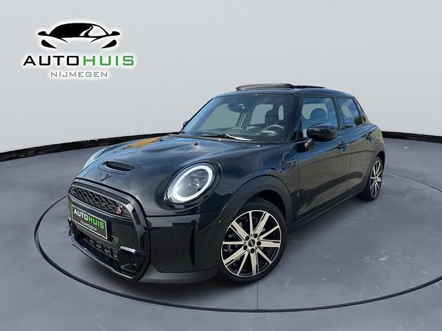 Zwart Gebruikt 2022 Mini Cooper S Classic Hatchback | € 31.745 (Eerlijke prijs) - Afbeelding 1/4