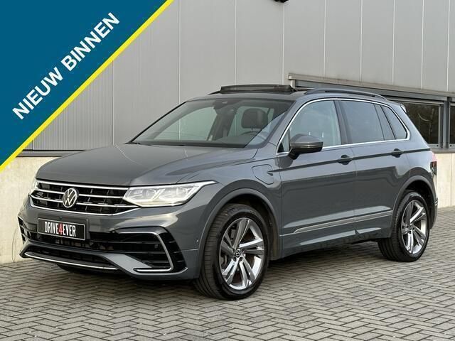 Grijs Gebruikt 2021 VW Tiguan R-line SUV | € 37.495 (Iets duurder) - Afbeelding 1/4
