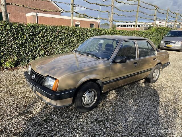 Bruin Gebruikt 1982 Opel Ascona S Sedan | € 3.250 - Afbeelding 1/4