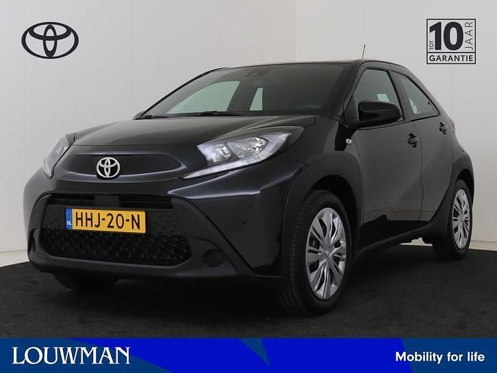 Zwart Occasion 2025 Toyota Aygo X Play SUV | € 18.945 (Eerlijke prijs) - Afbeelding 1/4