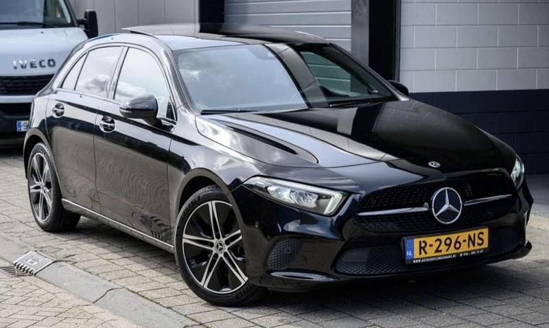Zwart Gebruikt 2018 Mercedes A200 Business Stationwagen | € 20.500 (Eerlijke prijs) - Afbeelding 1/4