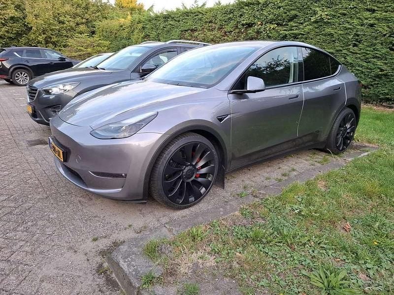 Grijs Gebruikt 2023 Tesla Model Y Performance SUV | € 42.500 (Eerlijke prijs) - Afbeelding 1/4