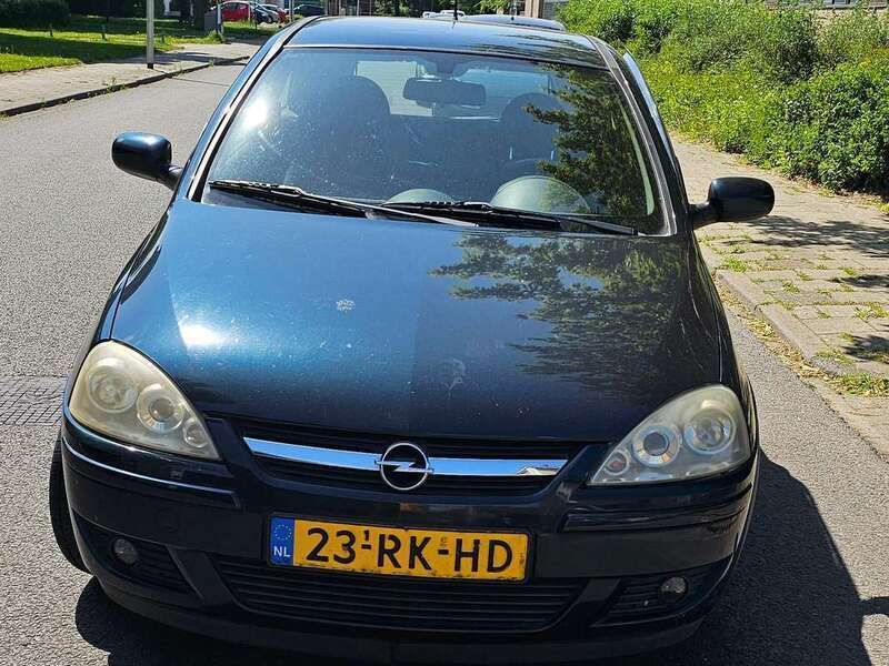 Groen Gebruikt 2005 Opel Corsa Hatchback | € 1.500 (Iets duurder) - Afbeelding 1/4