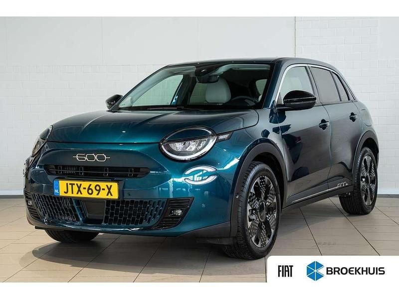Blauw Occasion 2025 Fiat 600 La Prima SUV | € 24.895 (Super prijs) - Afbeelding 1/4