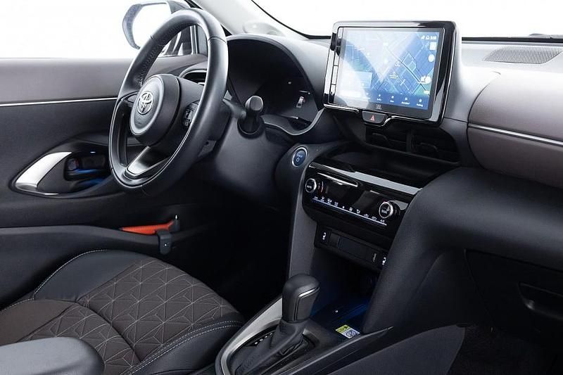 Occasion Toyota Yaris Cross Executive 93 PK (68 kW) 2024 Rood SUV