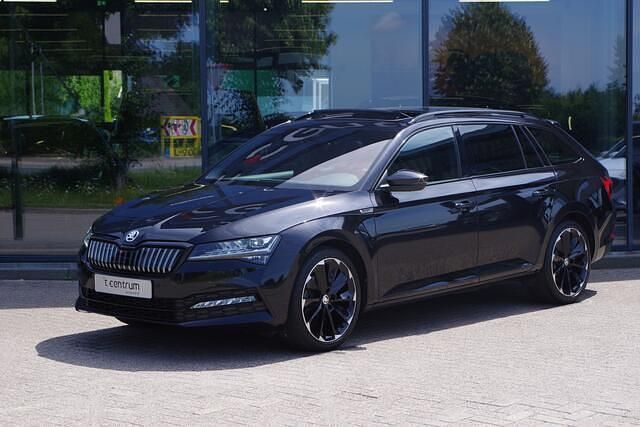 Zwart Gebruikt 2022 Skoda Superb Business Line Stationwagen | € 33.950 (Duur) - Afbeelding 1/4