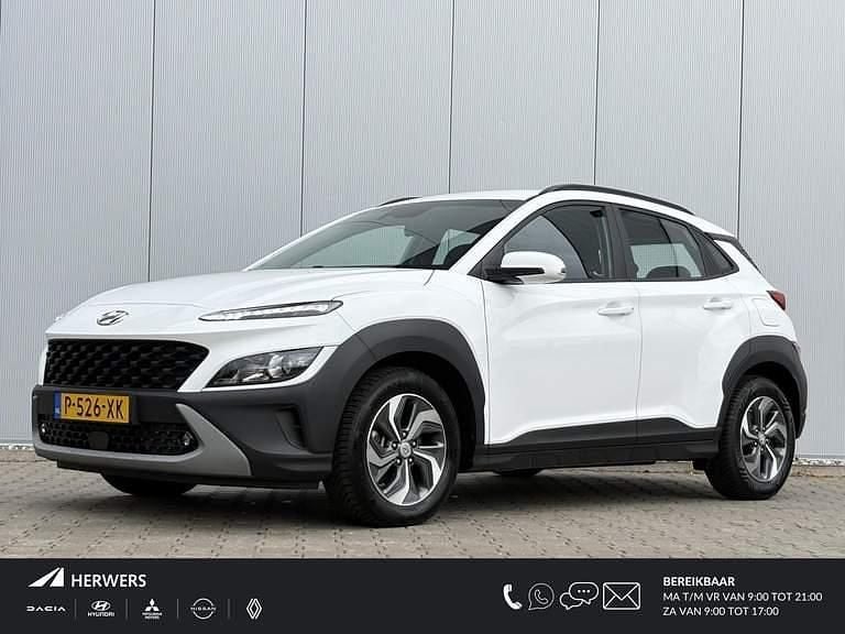 Atlas white (saw) Gebruikt 2022 Hyundai Kona Comfort SUV | € 21.935 (Goede deal) - Afbeelding 1/4