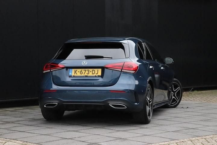 Occasion Mercedes A180 Business 136 PK (100 kW) 2020 Blauw (metallic) Hatchback