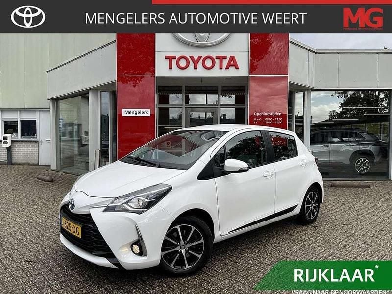 Occasion Toyota Yaris Hybrid Design 101 PK (74 kW) 2018 Wit Hatchback