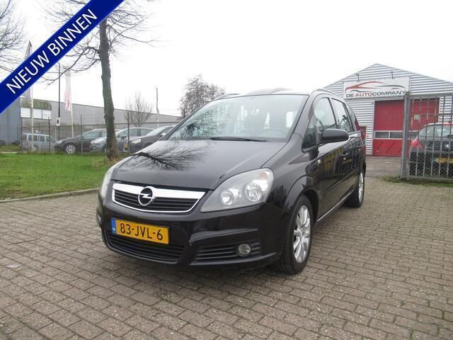 Zwart Gebruikt 2005 Opel Zafira Essentia MPV | € 1.950 (Eerlijke prijs) - Afbeelding 1/4