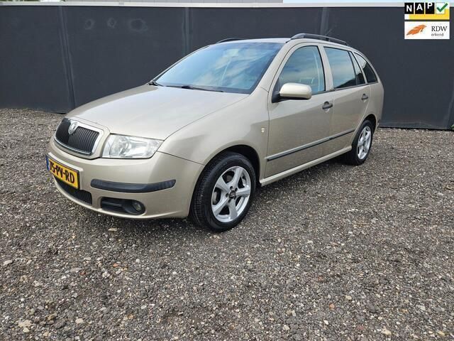 Beige Gebruikt 2005 Skoda Fabia Elegance Stationwagen | € 1.000 (Eerlijke prijs) - Afbeelding 1/4