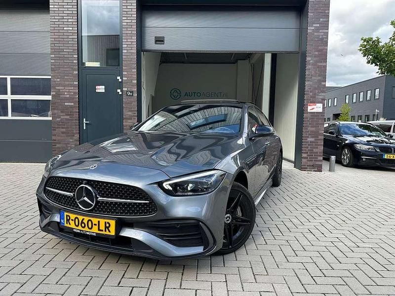 Grijs Gebruikt 2022 Mercedes C300e AMG line Sedan | € 35.985 (Super prijs) - Afbeelding 1/4