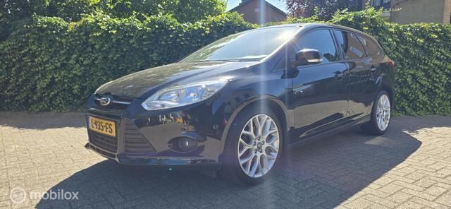 Zwart Gebruikt 2013 Ford Focus Stationwagen | € 6.750 (Iets duurder) - Afbeelding 1/4