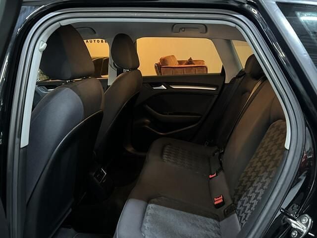 Zwart Gebruikt 2014 Audi A3 Sportback g-tron Attraction Hatchback | € 10.990 (Eerlijke prijs) - Afbeelding 1/3