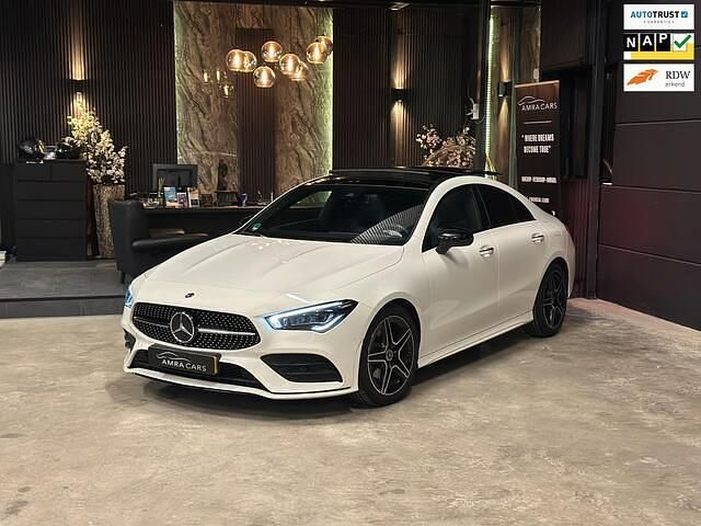 Wit Occasion 2021 Mercedes CLA180 AMG Sedan | € 32.500 (Eerlijke prijs) - Afbeelding 1/4