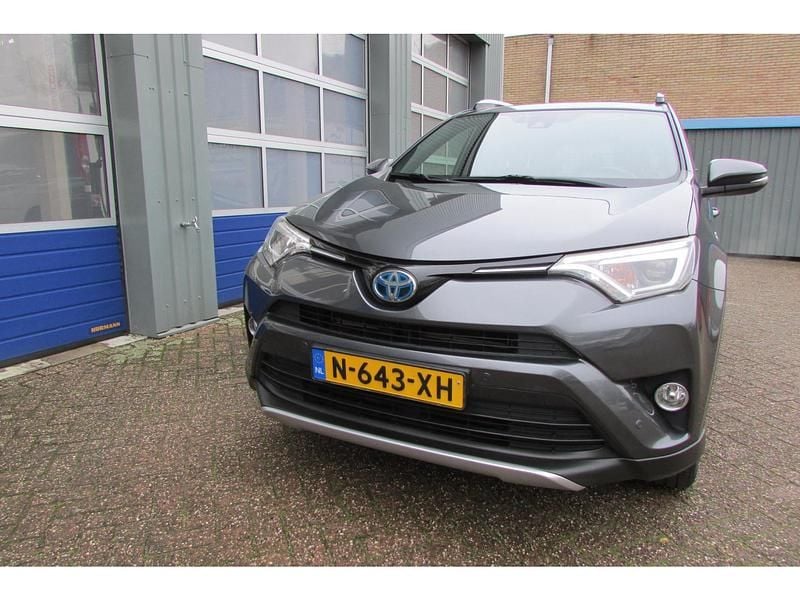 Occasion Toyota RAV4 Hybrid Style 197 PK (144 kW) 2017 Grijs, metallic lak SUV