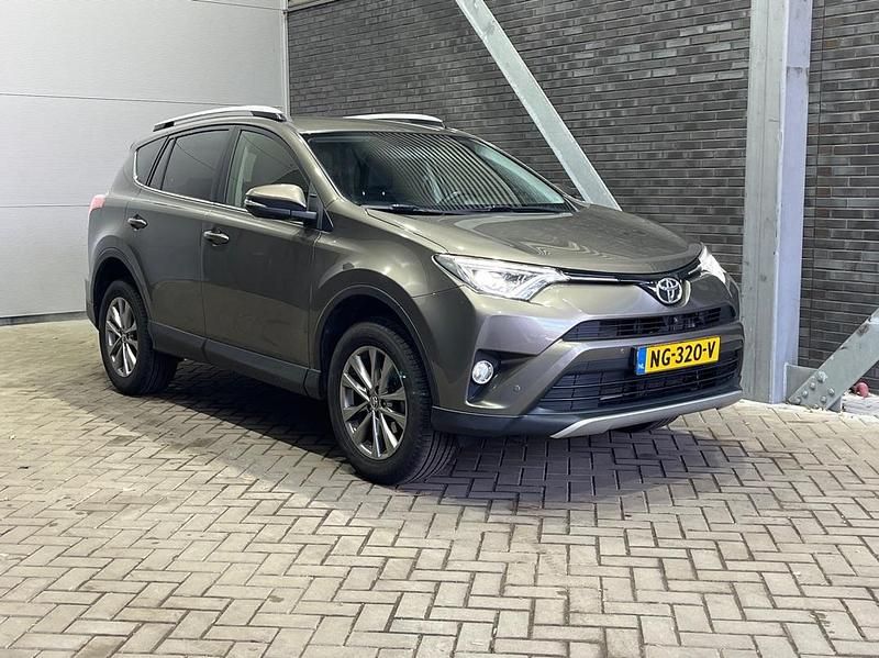 Bruin Occasion 2017 Toyota RAV4 Business Edition | € 25.700 (Iets duurder) - Afbeelding 1/1