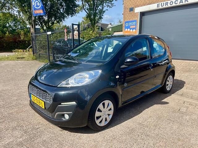 Zwart Gebruikt 2013 Peugeot 107 Envy Hatchback | € 4.200 (Goede deal) - Afbeelding 1/4