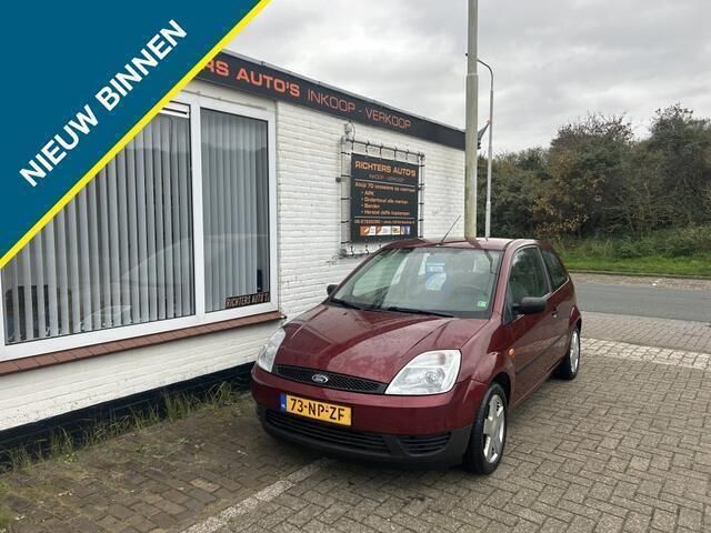 Rood Gebruikt 2004 Ford Fiesta Hatchback | € 1.650 (Iets duurder) - Afbeelding 1/4