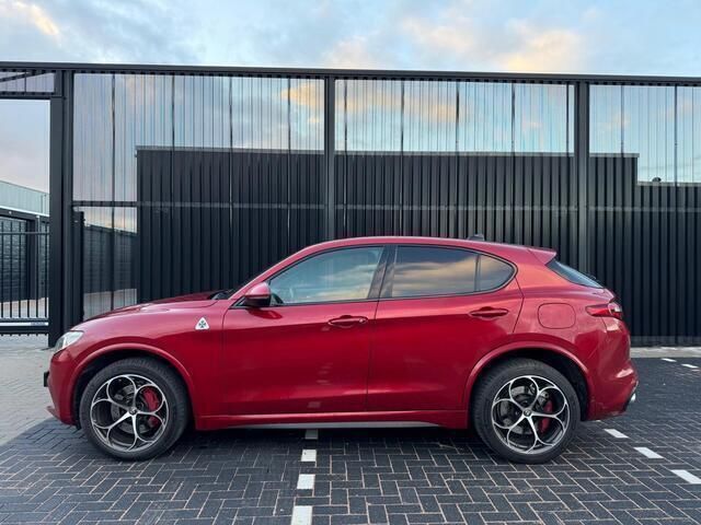 Blauw, metallic lak Gebruikt 2018 Alfa Romeo Stelvio Quadrifoglio Verde SUV | € 47.990 (Goede deal) - Afbeelding 1/4
