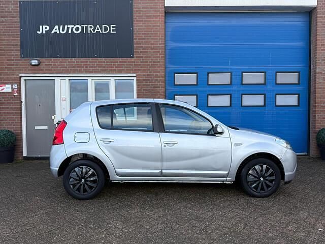 Occasion Dacia Sandero Lauréate 75 PK (55 kW) 2009 Grijs Hatchback