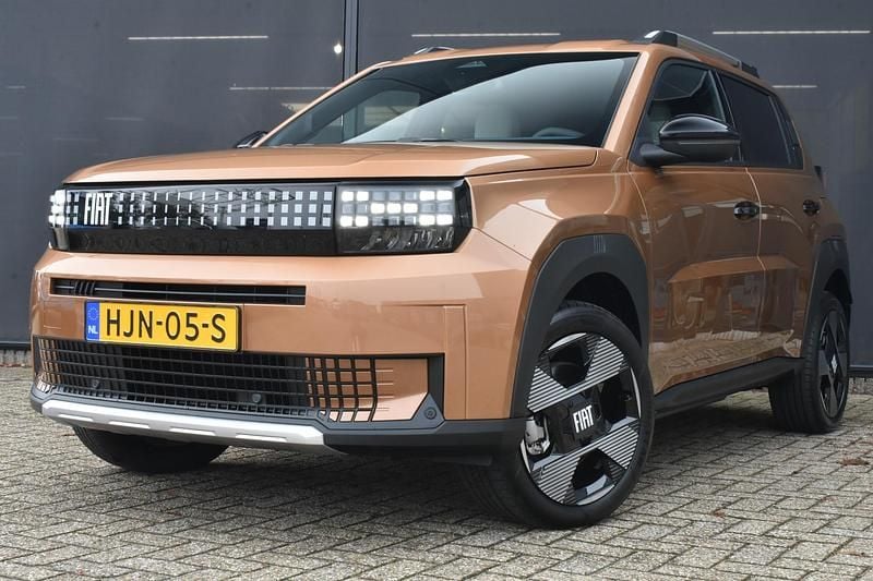 Bruin Nieuw 2025 Fiat Grande Panda La Prima Hatchback | € 24.895 (Super prijs) - Afbeelding 1/4