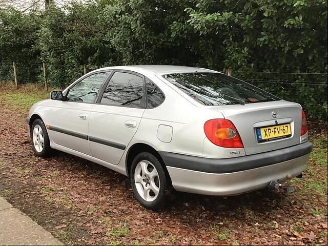 Occasion Toyota Avensis Sol 110 PK (80 kW) 1999 Grijs Hatchback