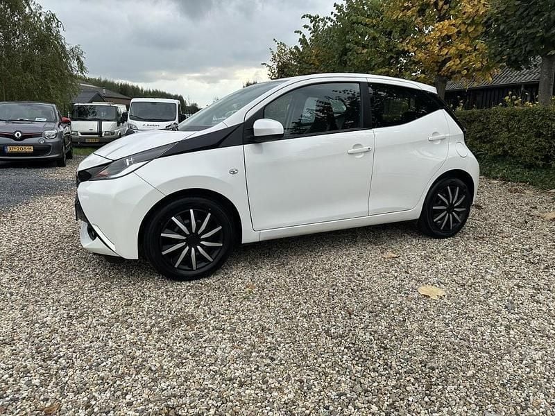 Wit Gebruikt 2018 Toyota Aygo Hatchback | € 9.750 (Eerlijke prijs) - Afbeelding 1/4