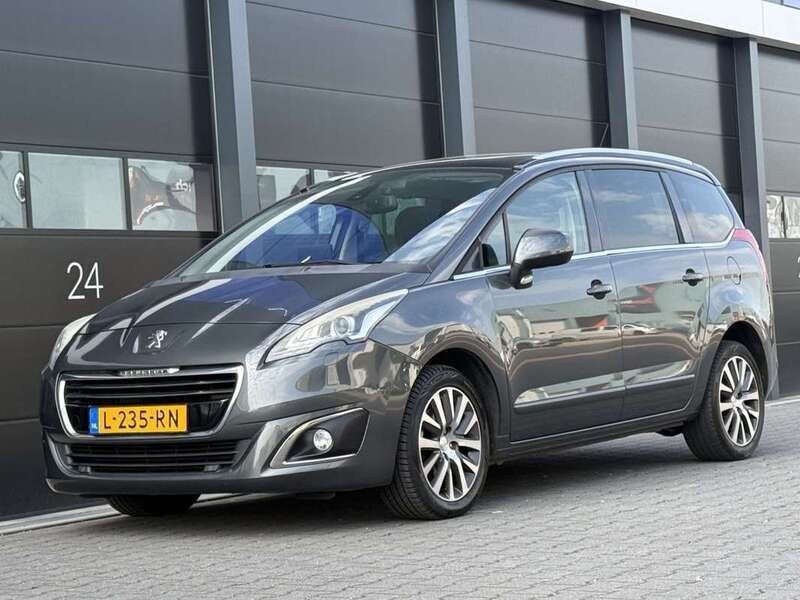 Grijs Gebruikt 2014 Peugeot 5008 MPV | € 4.450 (Super prijs) - Afbeelding 1/4