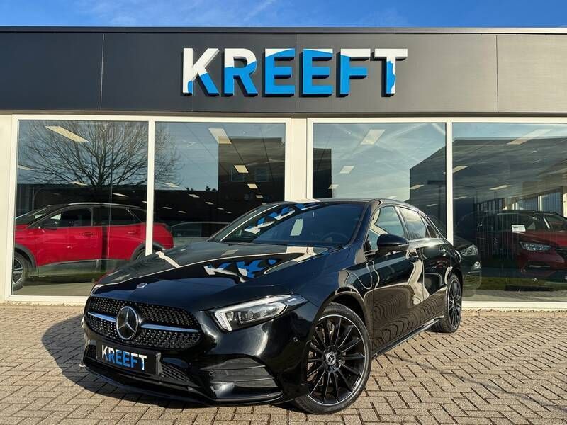 Zwart Gebruikt 2022 Mercedes A250 AMG Hatchback | € 31.450 (Eerlijke prijs) - Afbeelding 1/4