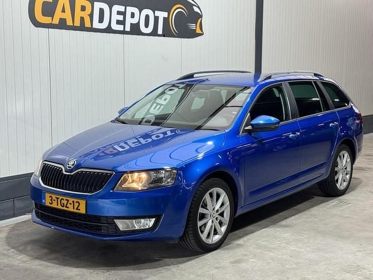 Blauw Occasion 2014 Skoda Octavia Business Line Stationwagen | € 6.498 (Eerlijke prijs) - Afbeelding 1/4