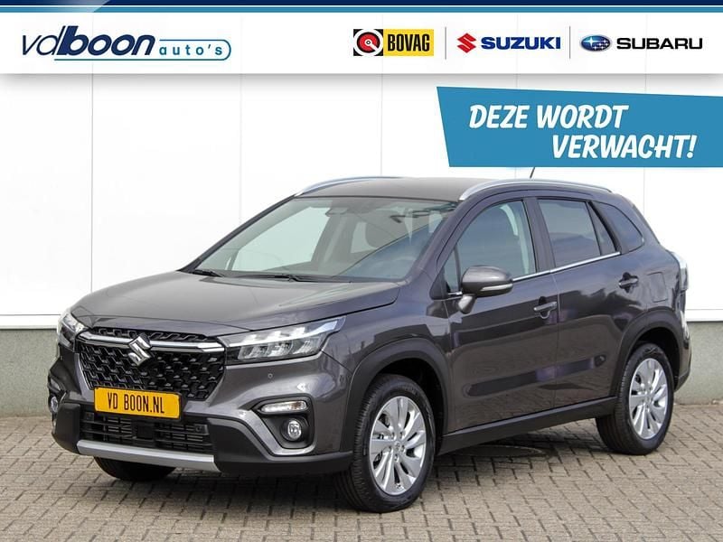 Grijs Gebruikt 2022 Suzuki SX4 S-Cross SUV | € 27.790 (Eerlijke prijs) - Afbeelding 1/4