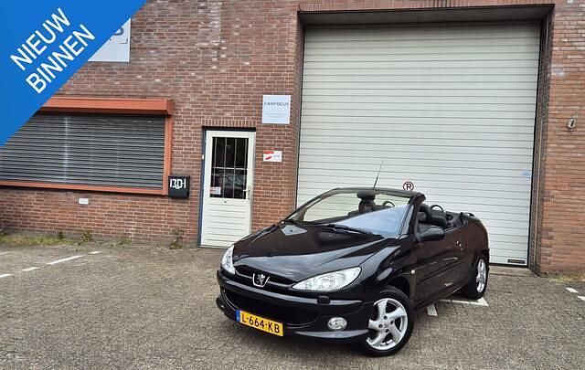 Zwart Gebruikt 2006 Peugeot 206 CC Cabriolet | € 2.499 (Eerlijke prijs) - Afbeelding 1/4
