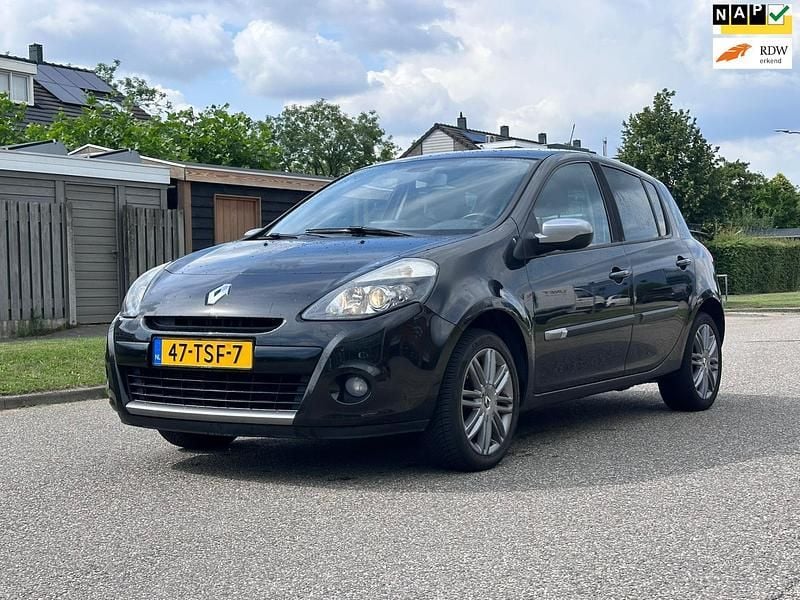 Zwart Gebruikt 2012 Renault Clio IV Night&Day Hatchback | € 5.250 (Goede deal) - Afbeelding 1/4