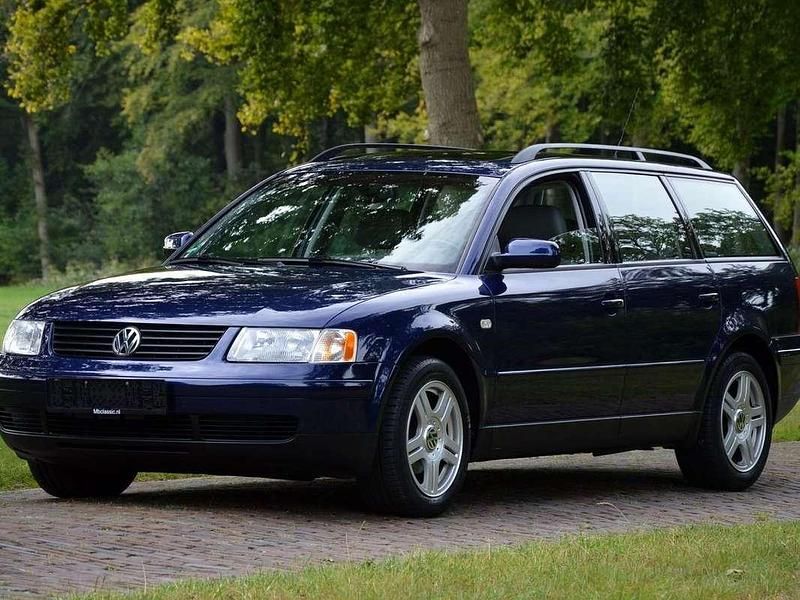 Blauw Gebruikt 2000 VW Passat Highline Stationwagen | € 8.990 - Afbeelding 1/4
