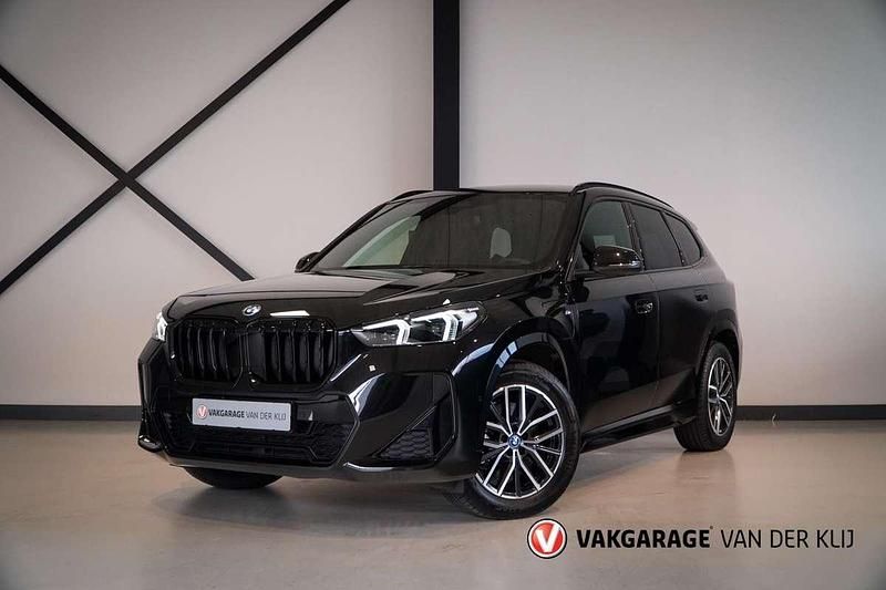 Zwart, metallic lak Gebruikt 2025 BMW X1 M Sport SUV | € 57.950 (Iets duurder) - Afbeelding 1/4