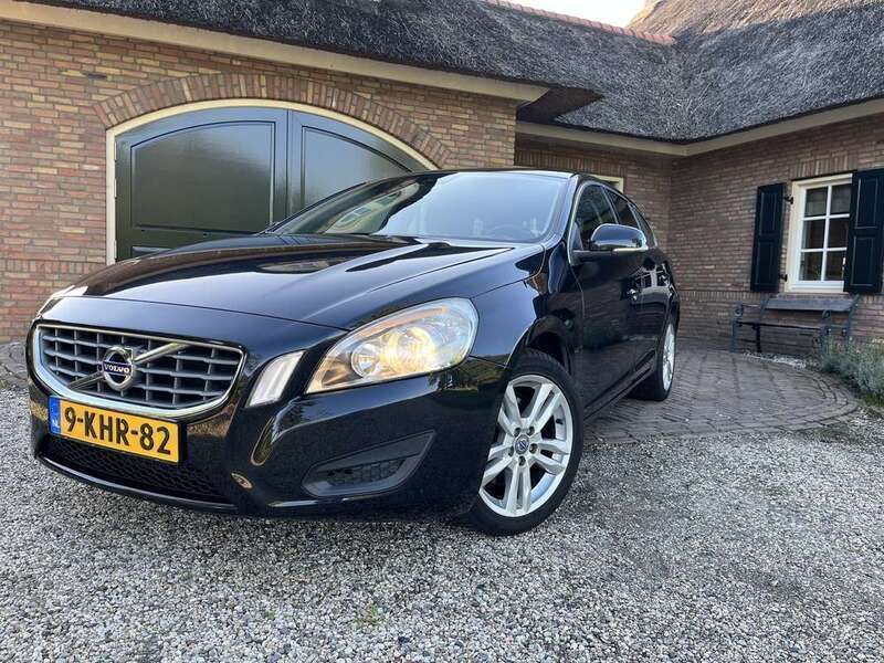 Zwart Gebruikt 2013 Volvo V60 Momentum Stationwagen | € 10.450 (Eerlijke prijs) - Afbeelding 1/4