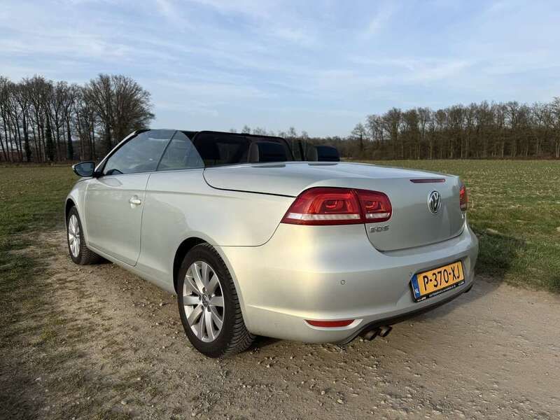 Grijs Gebruikt 2012 VW Eos Cabriolet | € 11.500 (Duur) - Afbeelding 1/4