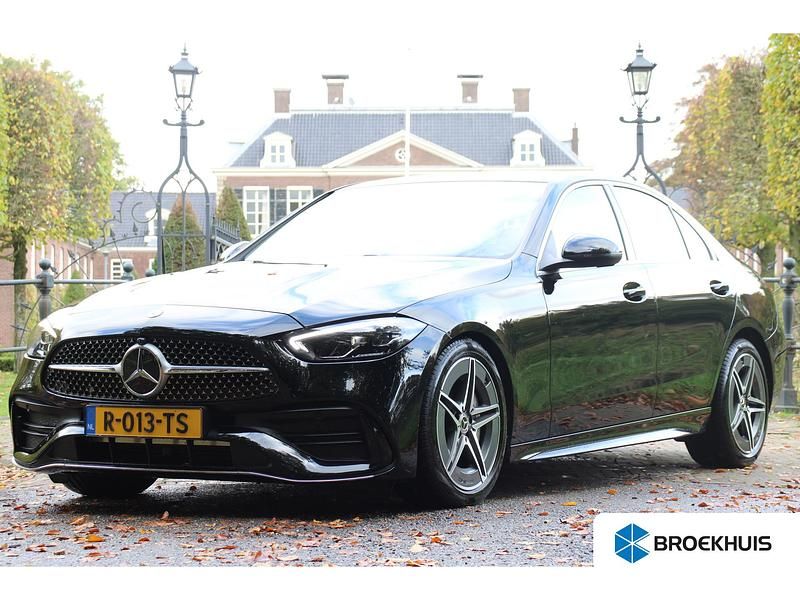 Zwart Gebruikt 2022 Mercedes C180 AMG Sedan | € 43.895 (Eerlijke prijs) - Afbeelding 1/4